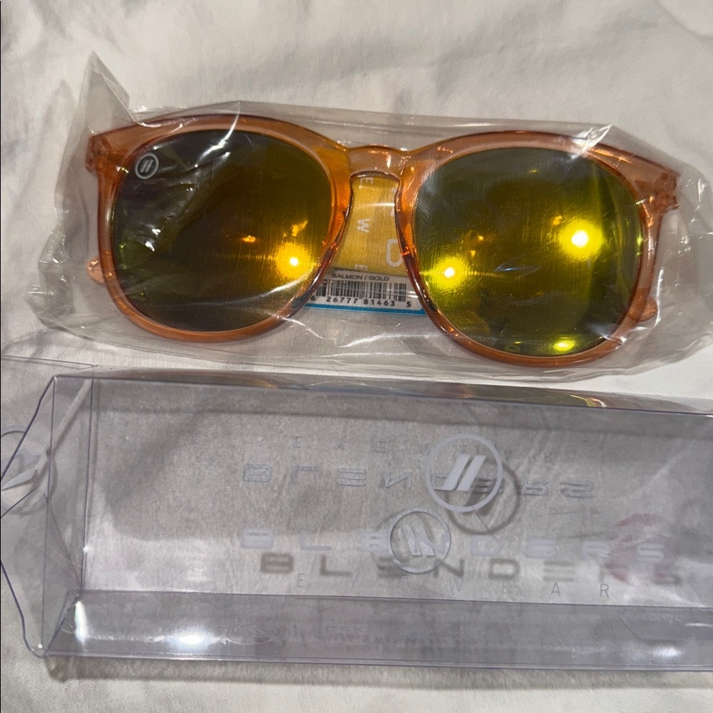 Blenders ‘Secret Paradise’ Polarized Salmon/Gold Sunglasses New in Packaging